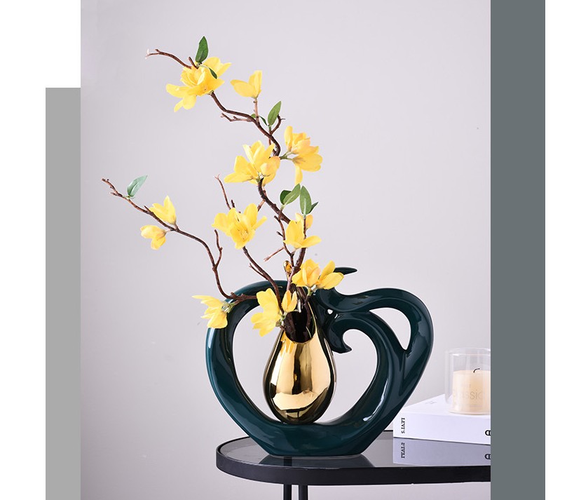 Creative Heart Shaped Ceramic Vases Golden Drop Shape Flowers Arrangement Hollow Porcelain Vase Flower Insert Modern Home Decor