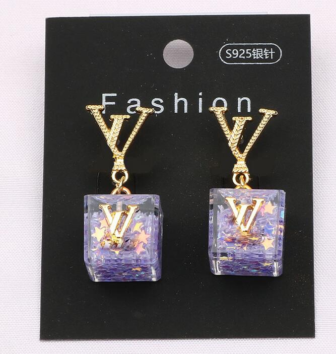18colors 18K Gold Plated Brand Designer Letters Stud Individuality Simple Long Earring Crystal Diamond Women Rhinestone Pearl Wedding Party Jewerlry Accessories
18colors 18K Gold Plated Brand Designer Letters Stud Individuality Simple Long Earring Crystal Diamond Women Rhinestone Pearl Wedding Party Jewerlry Accessories