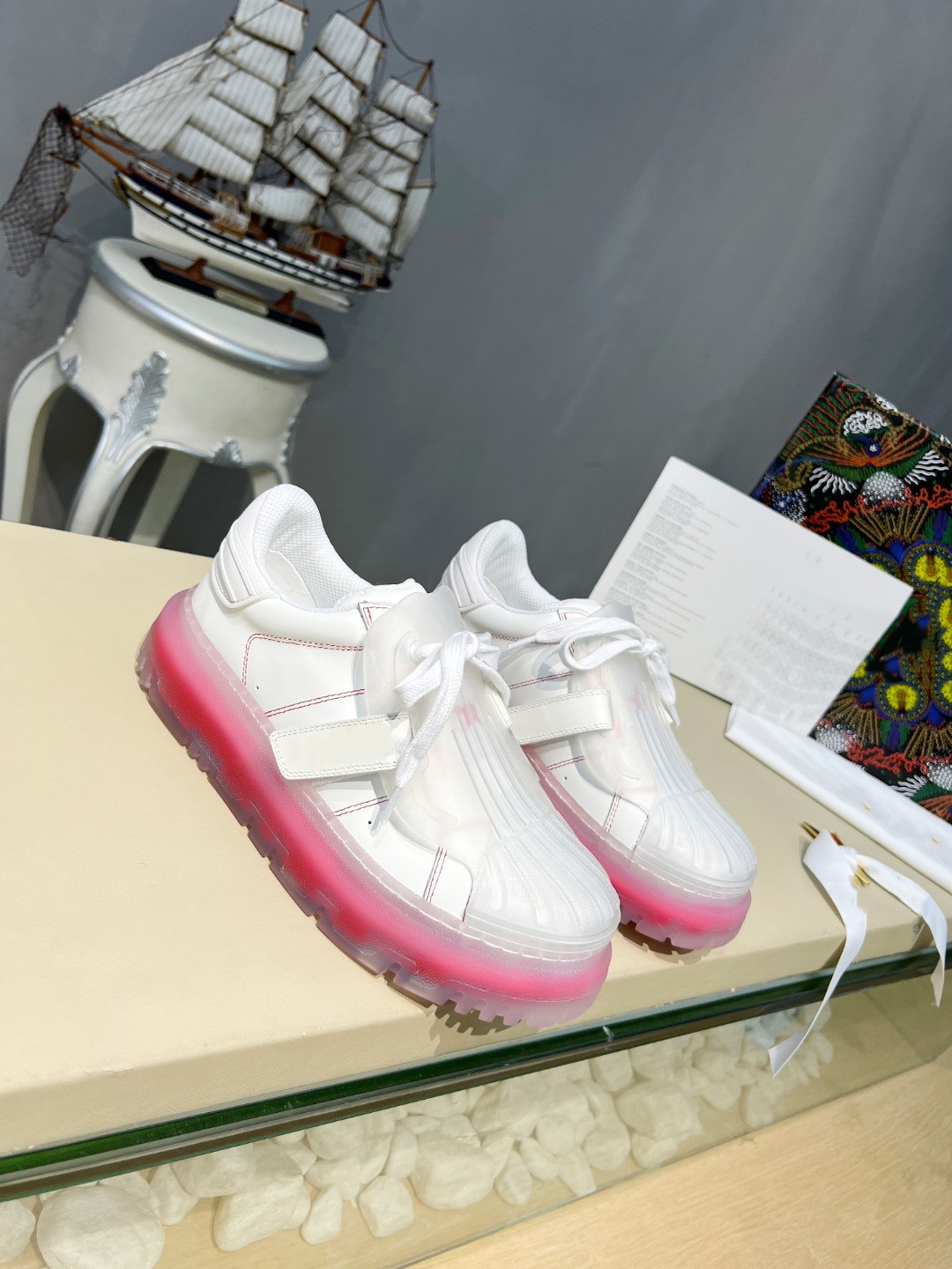 Top Quality Women Men Designer Casual Shoes White Off University Gold UV Reactive Shadow Coral Pink Beige Hare Space Jam Trainers Halloween, Black
Top Quality Women Men Designer Casual Shoes White Off University Gold UV Reactive Shadow Coral Pink Beige Hare Space Jam Trainers Halloween, Black