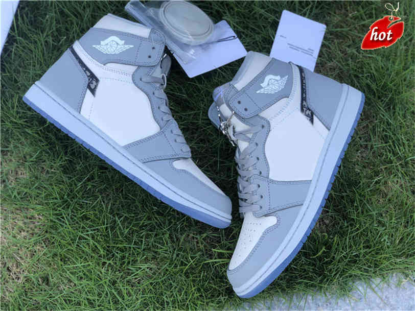 2021 Released Authentic 1 High OG DI0R Sports Shoes Men Women 1S Wolf Grey Sail Photon Dust White With Original Box CN8607-002
2021 Released Authentic 1 High OG DI0R Sports Shoes Men Women 1S Wolf Grey Sail Photon Dust White With Original Box CN8607-002