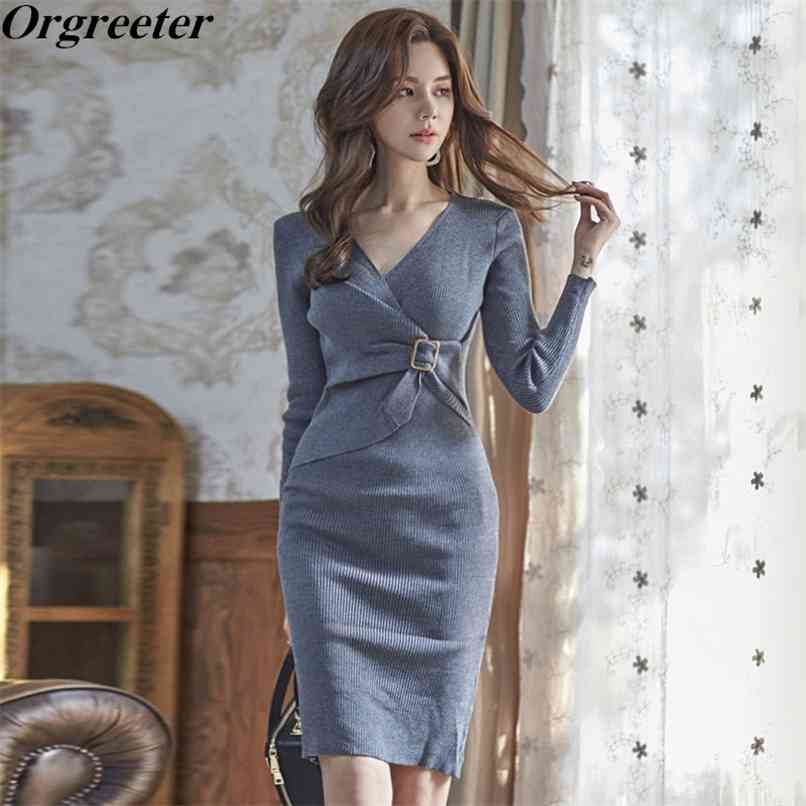 Spring Korean Temperament Knitted Dress Female Chic Ruched Hasp Deco Long-sleeved V-neck Thin Sweater 210602, Gray
Spring Korean Temperament Knitted Dress Female Chic Ruched Hasp Deco Long-sleeved V-neck Thin Sweater 210602, Gray