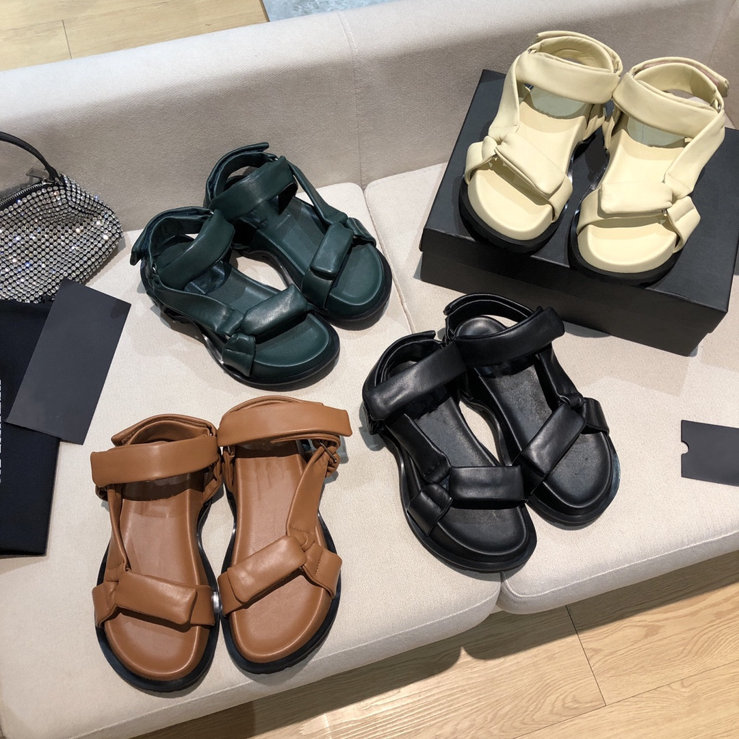 Designers create 2021 sheepskin sandals simple and fashionable shape the sole has a certain thickness put on immediately look high, Black
Designers create 2021 sheepskin sandals simple and fashionable shape the sole has a certain thickness put on immediately look high, Black