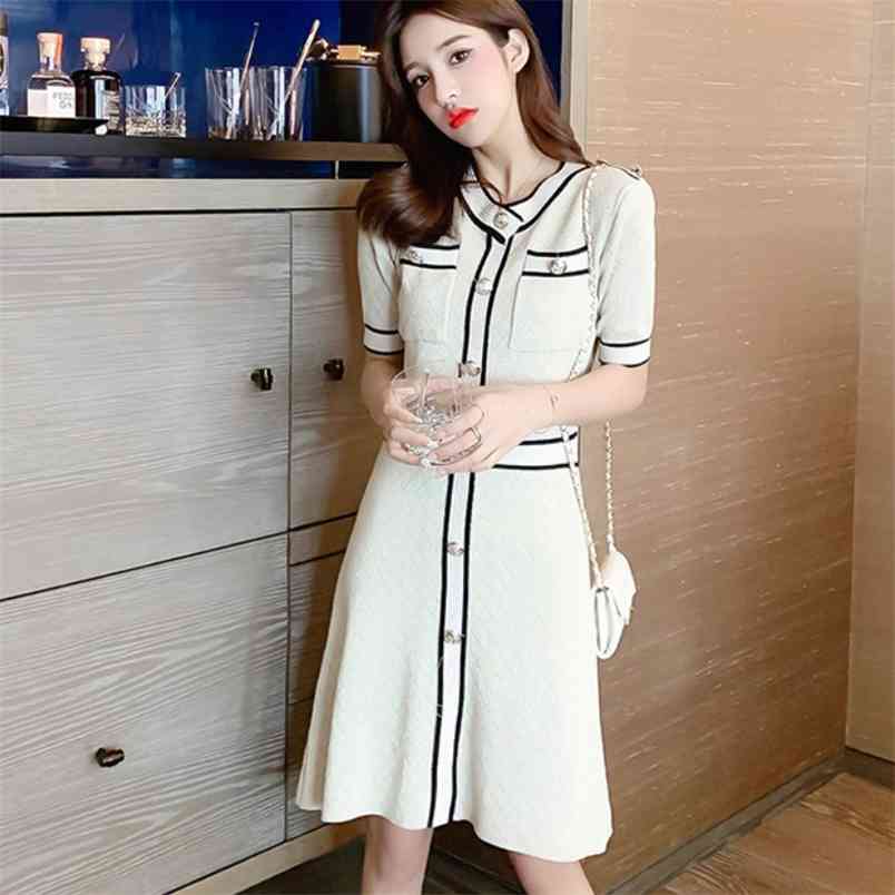 Summer Women Knitting Dress Hit Color Splice Single-breasted Short Sleeve Sweater Casual Vestido 210519, Blue
Summer Women Knitting Dress Hit Color Splice Single-breasted Short Sleeve Sweater Casual Vestido 210519, Blue