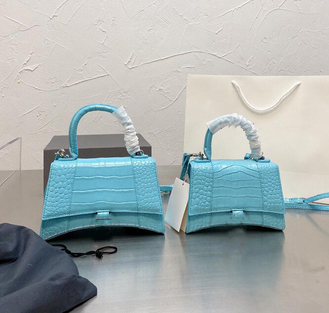 Luxurys Alligator Pattern Lady Shoulder Bag Designer Women Flip Handbags Solid Color Fashion Women's Handbag Designers Totes Crossbody Wallet, Blue
Luxurys Alligator Pattern Lady Shoulder Bag Designer Women Flip Handbags Solid Color Fashion Women's Handbag Designers Totes Crossbody Wallet, Blue