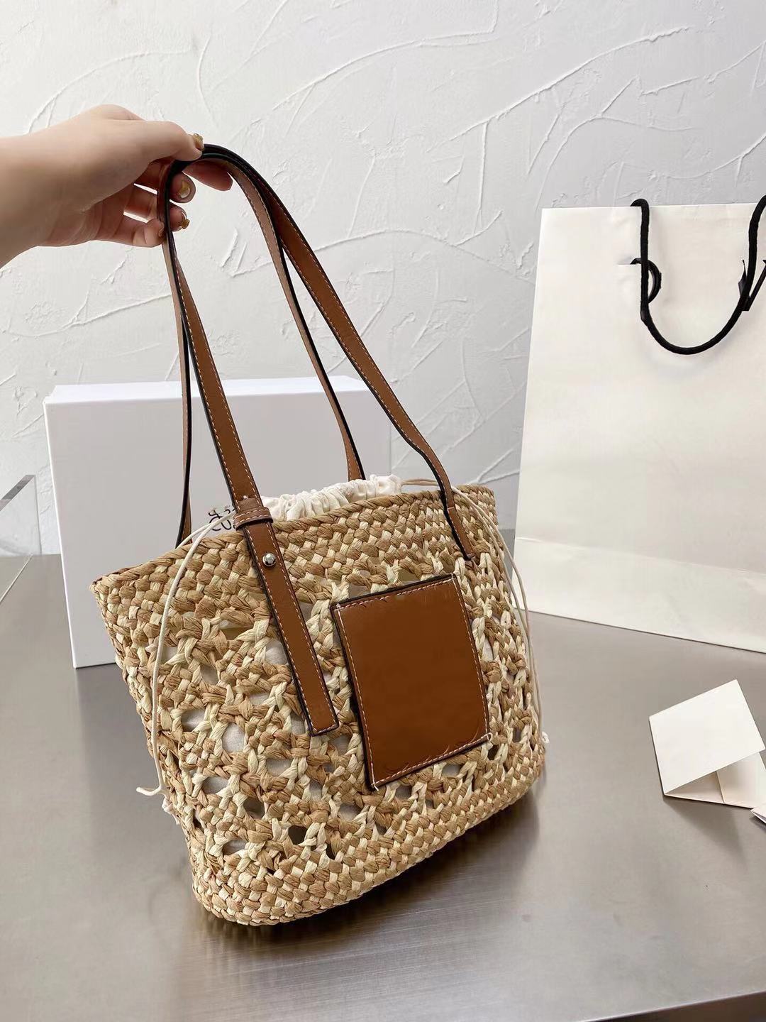 Honeycomb Square Basket Loewee Embroidered logo Grass Basket 21 Summer Basket Bag Beach holiday tote, Beige
Honeycomb Square Basket Loewee Embroidered logo Grass Basket 21 Summer Basket Bag Beach holiday tote, Beige