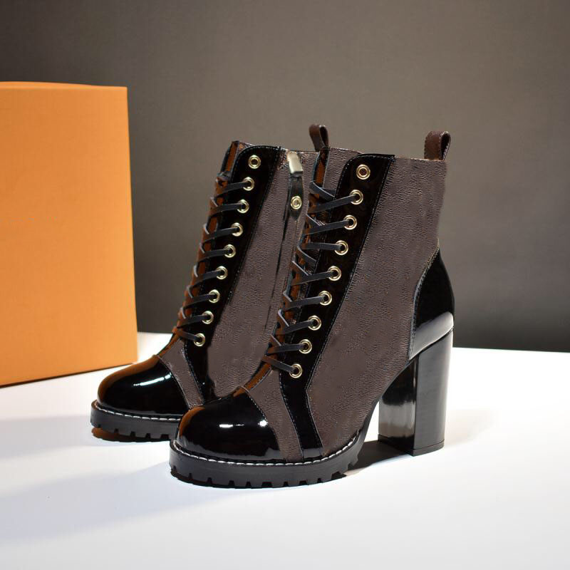Designer Leather Women Boots Luxury Martin Desert Boot flamingos Love Arrow Medal 100% Real Leathers Coarse Winter Designers Shoes with Box, Black
Designer Leather Women Boots Luxury Martin Desert Boot flamingos Love Arrow Medal 100% Real Leathers Coarse Winter Designers Shoes with Box, Black