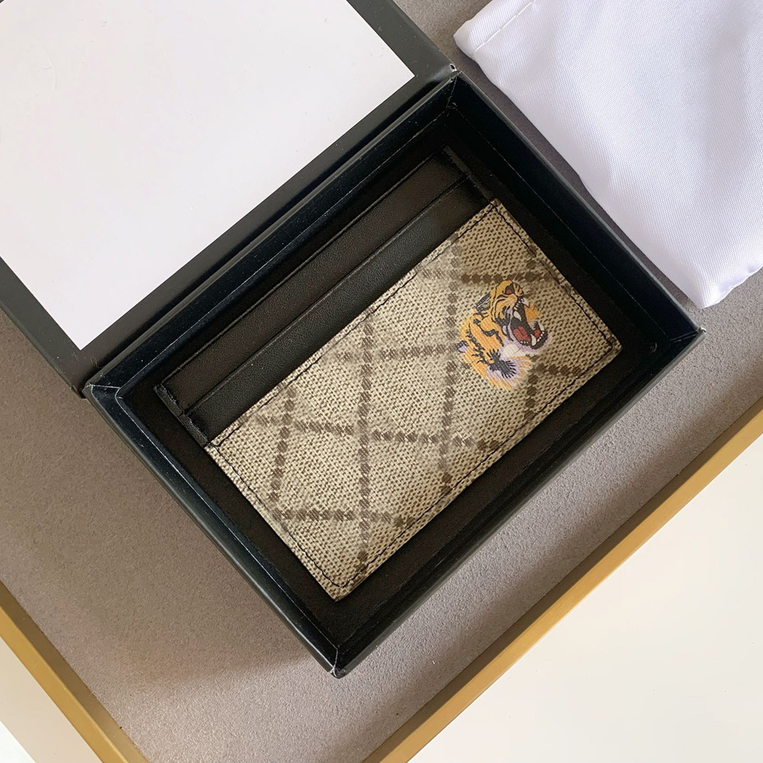 2021 Men designers Holders Classic womens Casual Credit Card Holder cowhide Leather Ultra Slim Wallet mens Women Animal Snake Tiger Bee wallets
2021 Men designers Holders Classic womens Casual Credit Card Holder cowhide Leather Ultra Slim Wallet mens Women Animal Snake Tiger Bee wallets