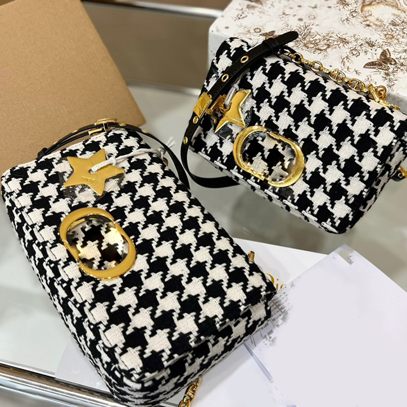 Womens Shoulder Bag Tweed Chain Strap Handbag Jacquard Crossbody Bags Wallet Designer Purse Luxurys Designer Bags Handbags Purses 2202101, Ship by fedex
Womens Shoulder Bag Tweed Chain Strap Handbag Jacquard Crossbody Bags Wallet Designer Purse Luxurys Designer Bags Handbags Purses 2202101, Ship by fedex