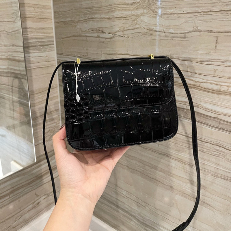 Luxury Designer Brand Fashion Shoulder mini lady Bags Handbags High Quality women chains letter purse Mobile phone wallet bag all-match lovely cross body Metallic, No bags
Luxury Designer Brand Fashion Shoulder mini lady Bags Handbags High Quality women chains letter purse Mobile phone wallet bag all-match lovely cross body Metallic, No bags
