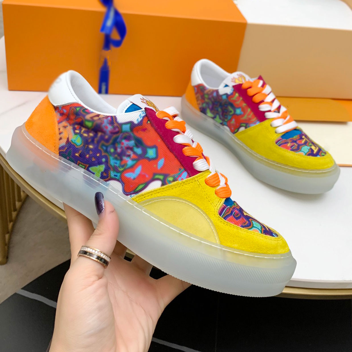 High quality designer men's and women's luxury flat shoes leather platform sports letter lace up fashion new print leisure 35-45
High quality designer men's and women's luxury flat shoes leather platform sports letter lace up fashion new print leisure 35-45
