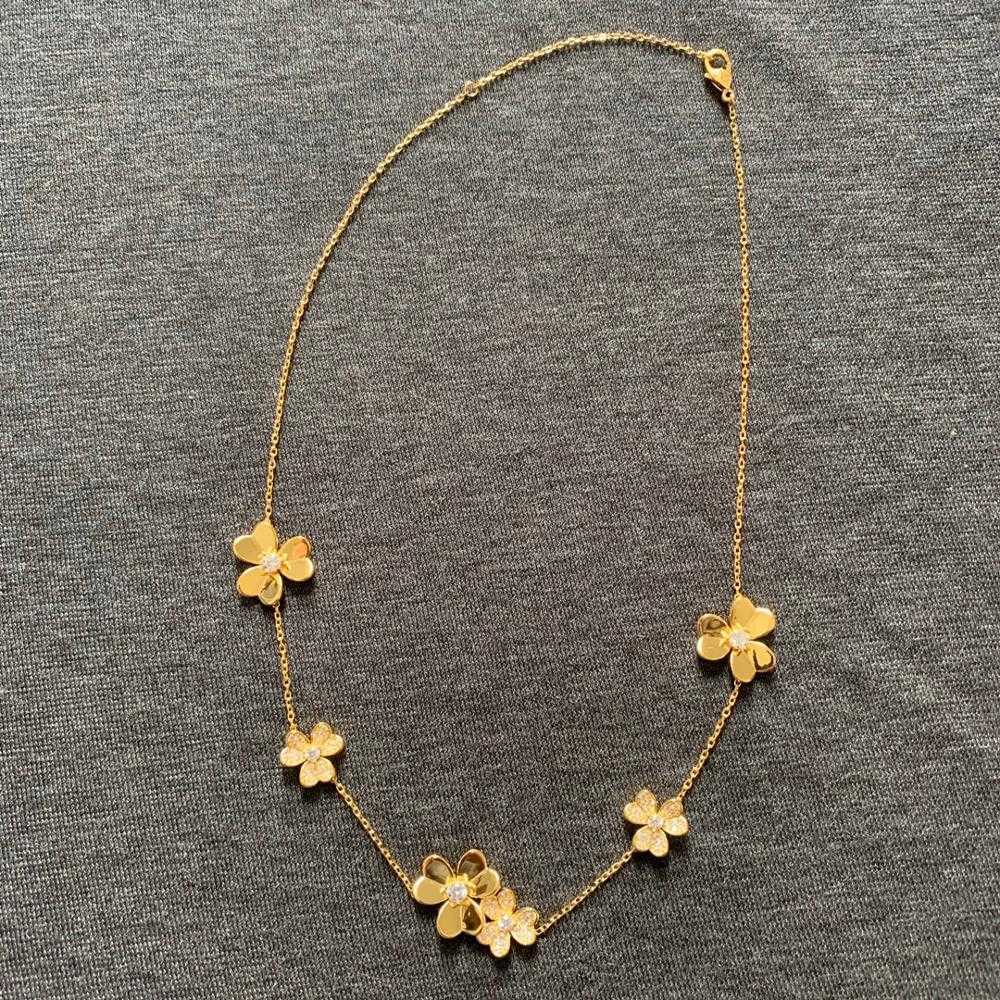 Brand Pure 925 Sterling Silver Jewelry For Women Gold Color Neckalce Flower Pendant Luck Clover Sakura Wedding Party Necklace
Brand Pure 925 Sterling Silver Jewelry For Women Gold Color Neckalce Flower Pendant Luck Clover Sakura Wedding Party Necklace