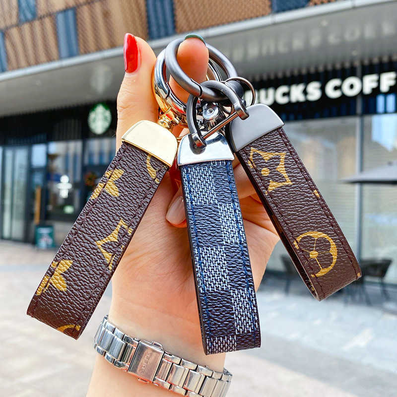 2021 Luxury Men'S Waist Buckle Leather Presbyopia Keychain Pendant Car Key Chain Ring Fashion Couple Creative Gift G1019