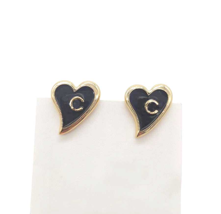2022 Top quality Charm small heart shape stud earring with black enamel color in 18k gold plated for women wedding jewelry gift have box stmap PS7465
2022 Top quality Charm small heart shape stud earring with black enamel color in 18k gold plated for women wedding jewelry gift have box stmap PS7465