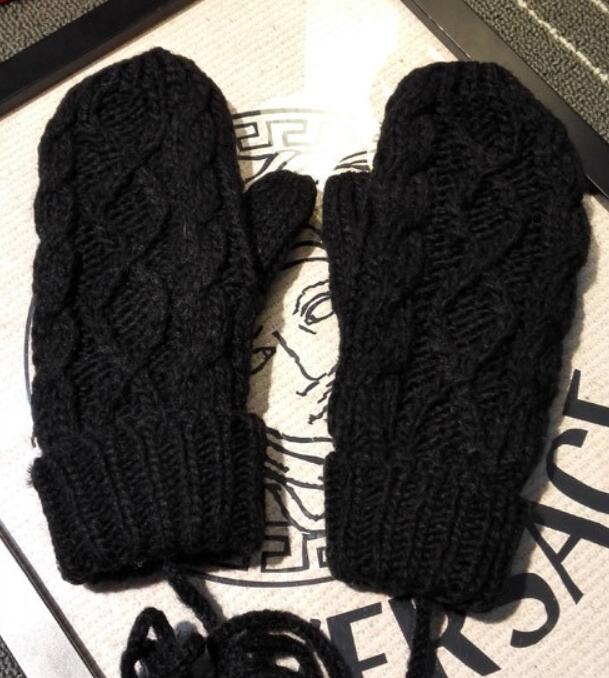 Hot*High Quality Brand Gloves/Unisex Wool Mittens/European Fashion Designer Warm Gloves/Twist Knitted Gloves, White
Hot*High Quality Brand Gloves/Unisex Wool Mittens/European Fashion Designer Warm Gloves/Twist Knitted Gloves, White