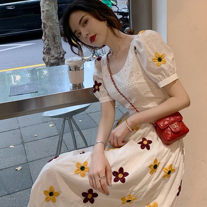 embroidery floral dress women 2021 summer new young school style hollow out lace short puff sleeve slim waist flowers dresses, Black;gray
embroidery floral dress women 2021 summer new young school style hollow out lace short puff sleeve slim waist flowers dresses, Black;gray