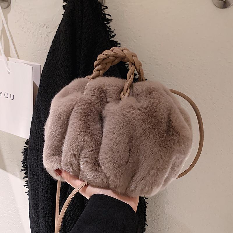 Evening Bags Luxury Plush Faux Fur Shoulder Crossbody Bag Women's Lambswool Handbags Ladies Winter Fluffy Textures Clutch Purses 2021, Black
Evening Bags Luxury Plush Faux Fur Shoulder Crossbody Bag Women's Lambswool Handbags Ladies Winter Fluffy Textures Clutch Purses 2021, Black