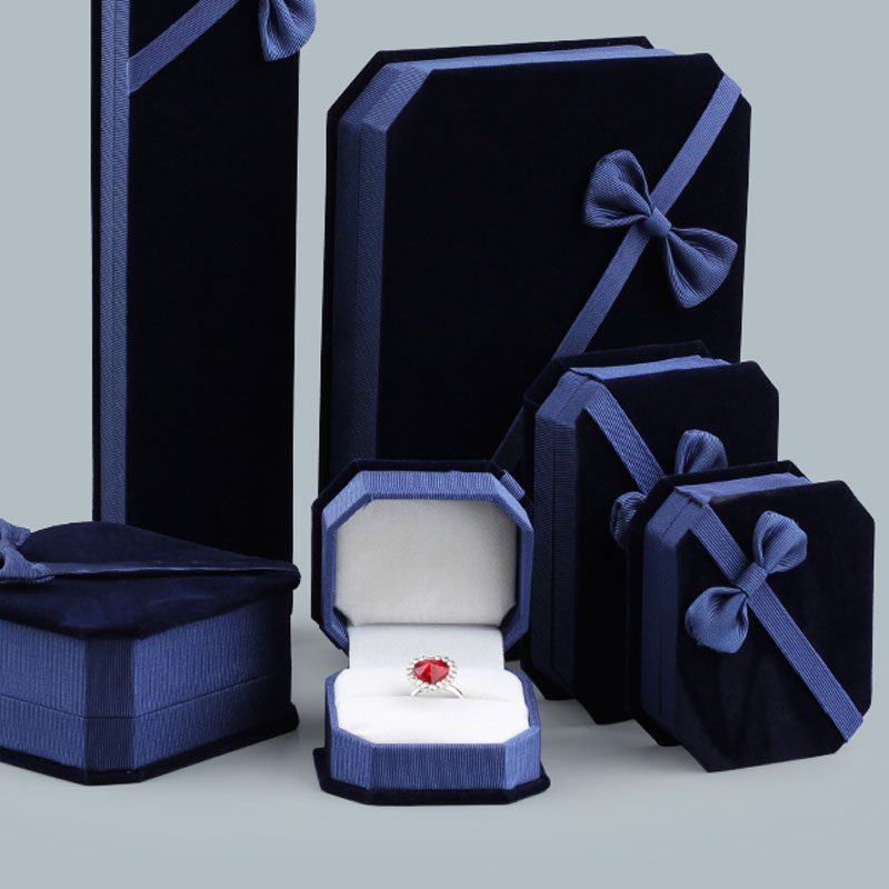 Blue Velvet Bowknot Jewelry Packaging Holder Storage Boxes For Pendant Necklace Charm Bracelets Ring Earring Bangle Display Case Wedding Decor
Blue Velvet Bowknot Jewelry Packaging Holder Storage Boxes For Pendant Necklace Charm Bracelets Ring Earring Bangle Display Case Wedding Decor
