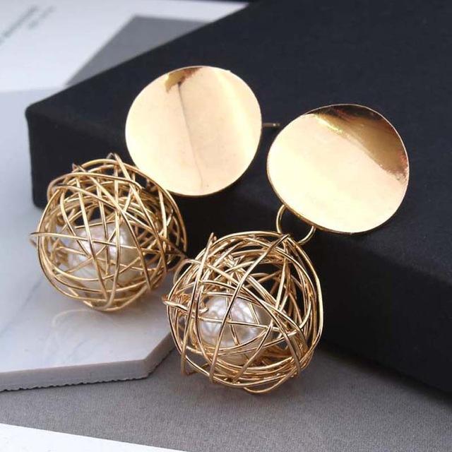 Stud Metal Braided Ball Pearl Earrings Vintage Hollow European And American Holiday Gifts For Ladies, Golden;silver
Stud Metal Braided Ball Pearl Earrings Vintage Hollow European And American Holiday Gifts For Ladies, Golden;silver