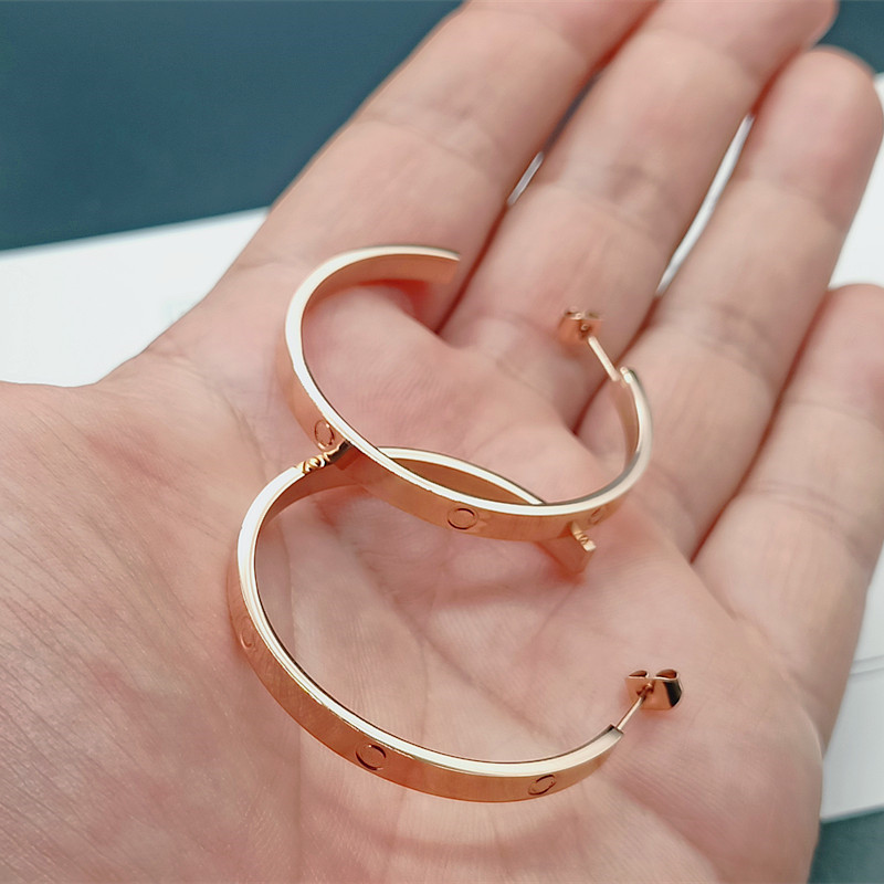 Titanium steel rose gold silver screw pattern Charm women earrings designer exaggerated European and American style fashion luxury social gift jewelry
Titanium steel rose gold silver screw pattern Charm women earrings designer exaggerated European and American style fashion luxury social gift jewelry