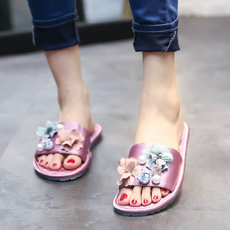 Slippers Flower silk style women's sandals Korean version household anti slip flat bottom wear resistant and breathable slippers 8UDV, 1# shoe box
Slippers Flower silk style women's sandals Korean version household anti slip flat bottom wear resistant and breathable slippers 8UDV, 1# shoe box