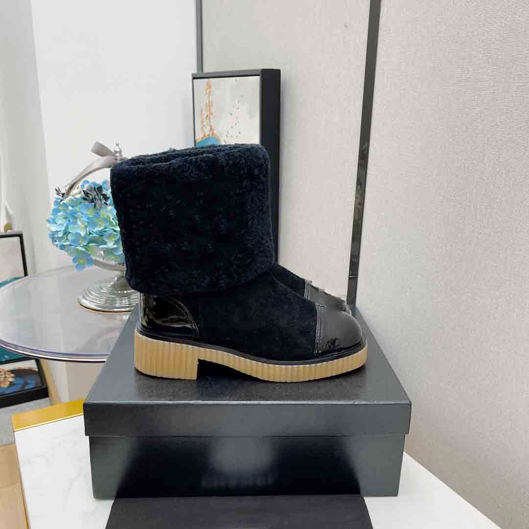 2022 luxury brand short boots top leather fashion designer show winter Good quality size 35 to 40 Lamb Fur snow boot, Black
2022 luxury brand short boots top leather fashion designer show winter Good quality size 35 to 40 Lamb Fur snow boot, Black