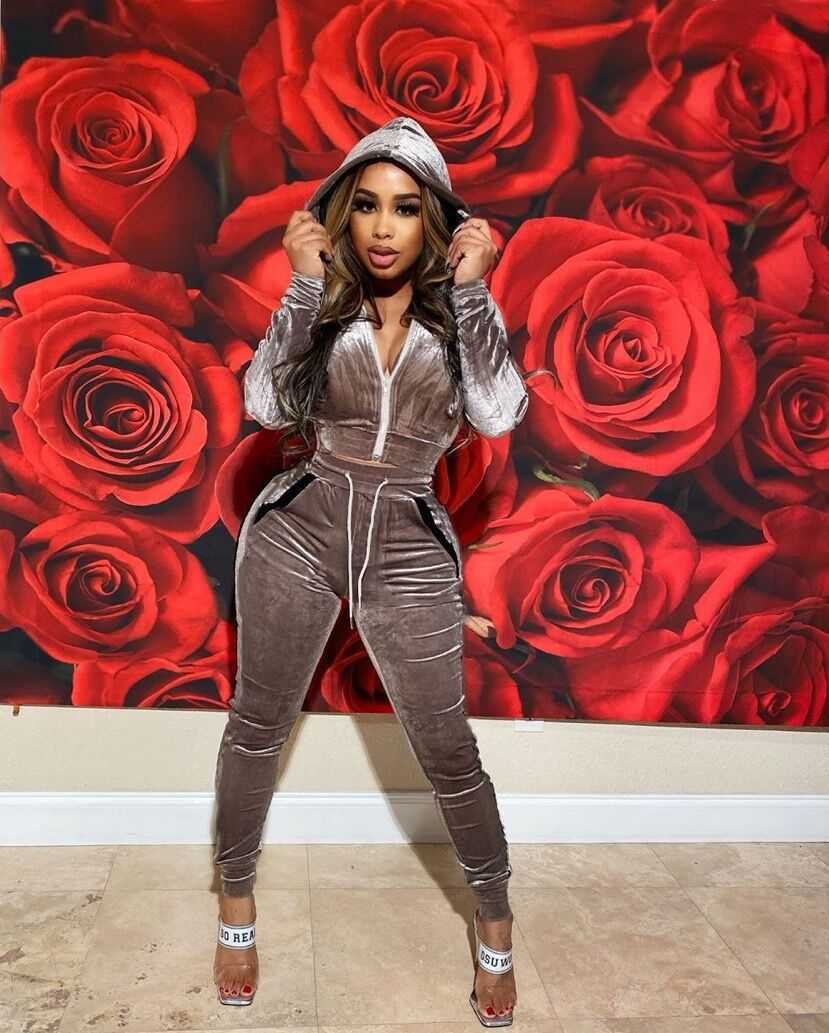 Designers Women sports tracksuits Clothes 2023 women's gold velvet fabric hat double pocket long sleeve high quality multicolor two-piece set