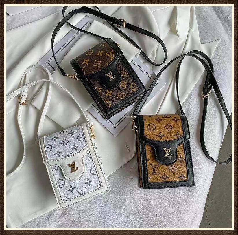 LV Louis YSL Vitton
 Luxury Fashion All Match Messenger Small Square Bag Retro Printing Mobile Phone Bag Single Shoulder, Red;black
LV Louis YSL Vitton
 Luxury Fashion All Match Messenger Small Square Bag Retro Printing Mobile Phone Bag Single Shoulder, Red;black