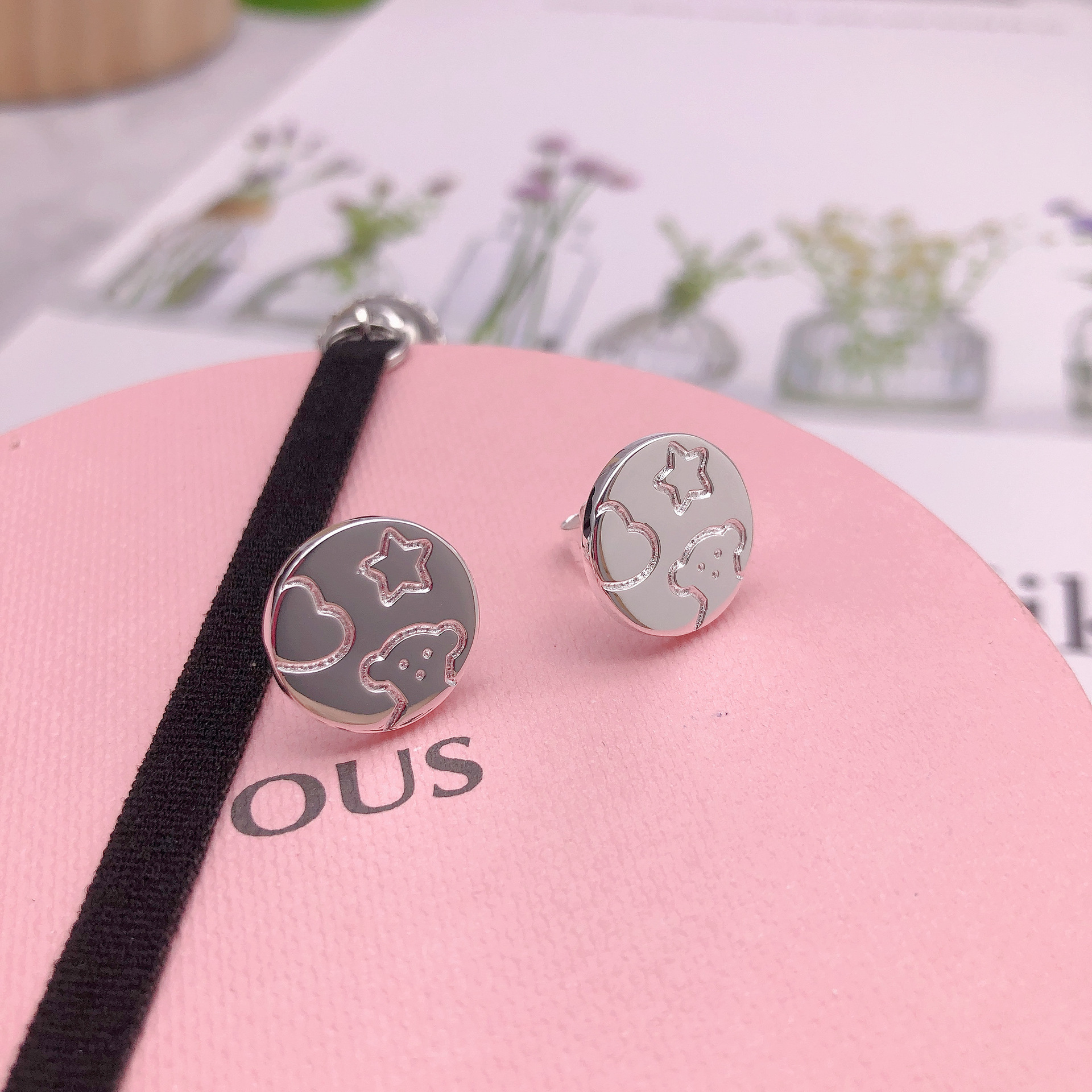 925 Sterling Silver round love silver women's earrings DIY Charms Fit Original beads Charm Earrings Fashion Women Wedding Engagement Jewelry Accessories
925 Sterling Silver round love silver women's earrings DIY Charms Fit Original beads Charm Earrings Fashion Women Wedding Engagement Jewelry Accessories