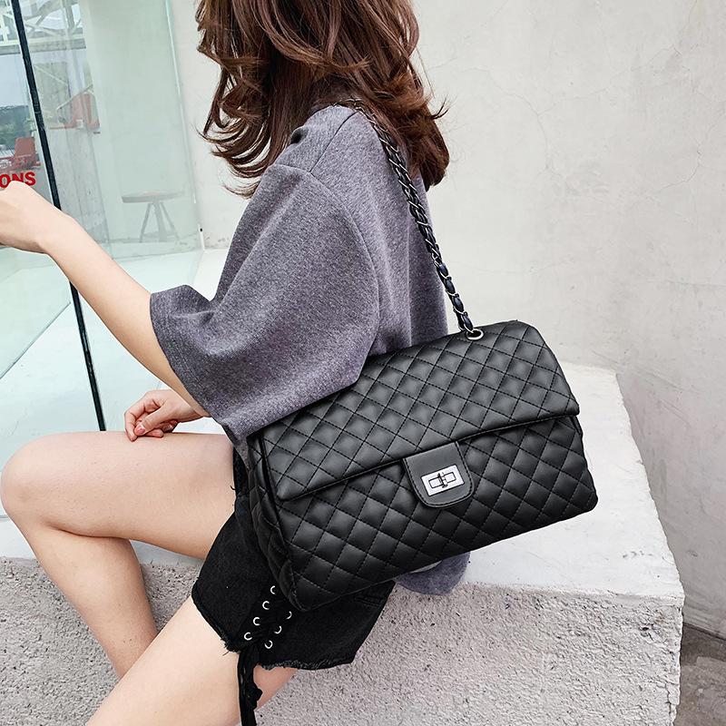 Shoulder Bags Large Capacity Bag 2021 Rhombic Embroidery Simple Fashion Chain Messenger Luxury Handbags Women Designer, Beige
Shoulder Bags Large Capacity Bag 2021 Rhombic Embroidery Simple Fashion Chain Messenger Luxury Handbags Women Designer, Beige