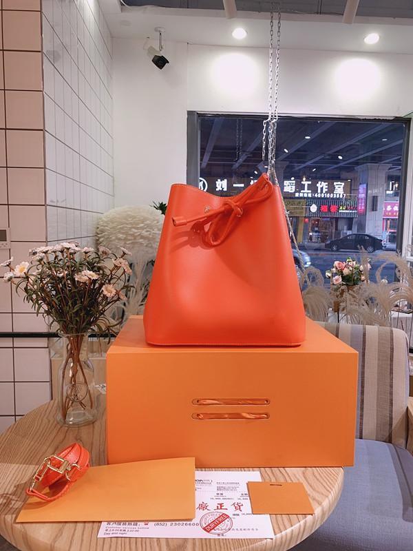 Original 2021 women's casual bag designer 100% leather western style drawstring bucket handbags casuals lightweight double shoulder sho
Original 2021 women's casual bag designer 100% leather western style drawstring bucket handbags casuals lightweight double shoulder sho