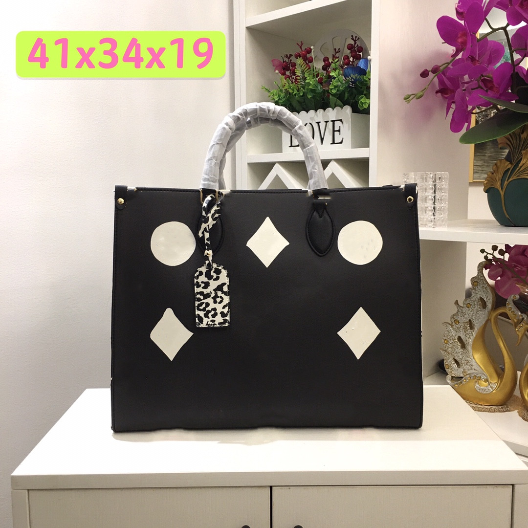 Totes 2021 Spring/Summer vogue Clutch bags top fashion handbags high quality leather wholesale handbag latest trend Casual Tote luxury design ONTHEGO, Black
Totes 2021 Spring/Summer vogue Clutch bags top fashion handbags high quality leather wholesale handbag latest trend Casual Tote luxury design ONTHEGO, Black