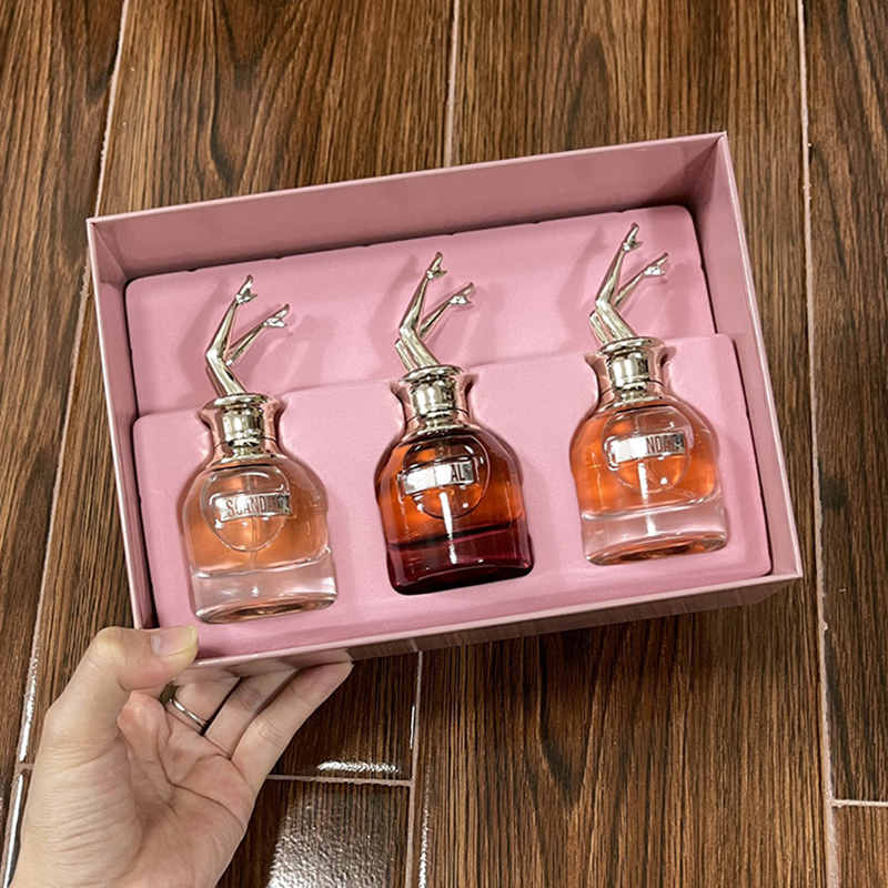 woman perfume set fragrance 30ml 3 pieces sprays suit lady charming chypre floral smell counter edition high quality fast free postage
woman perfume set fragrance 30ml 3 pieces sprays suit lady charming chypre floral smell counter edition high quality fast free postage