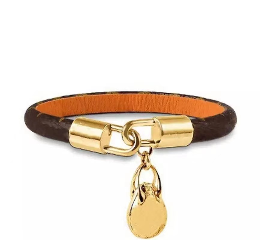 Wholesale Designer Bangle Classic Fashion Bracelets Woman Man bangles Leather Lover Bracelet for Couple Party Style Gift Top Quality Jewelry, Black
Wholesale Designer Bangle Classic Fashion Bracelets Woman Man bangles Leather Lover Bracelet for Couple Party Style Gift Top Quality Jewelry, Black