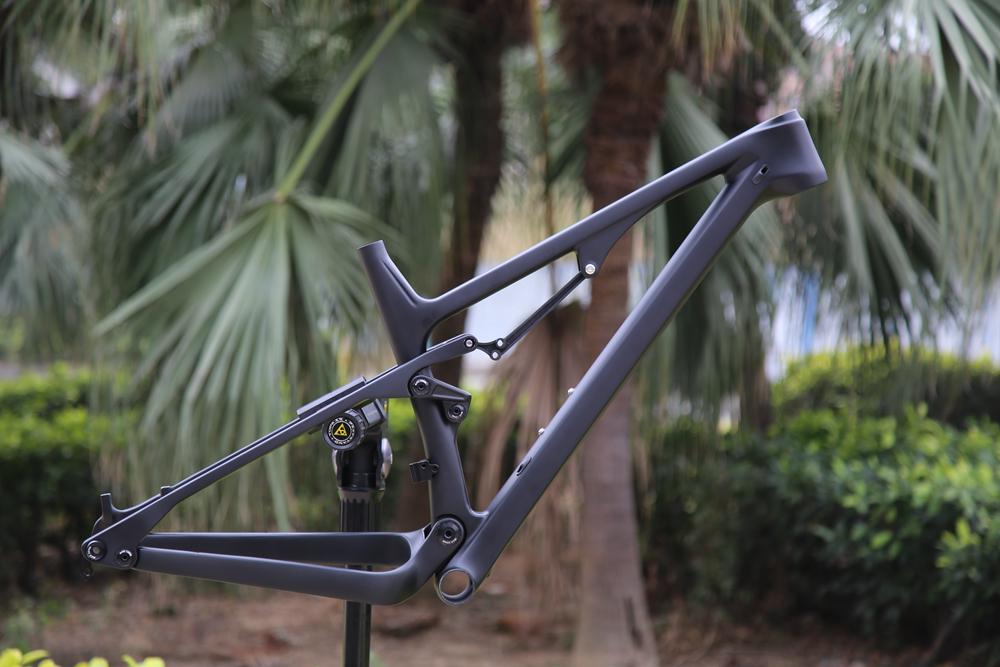Full Suspension MTB Carbon Frame XC Mountain Framset BB92 UD Glossy Matte Can Customzied Paint Bike Frames, Black 29-17.5 
Full Suspension MTB Carbon Frame XC Mountain Framset BB92 UD Glossy Matte Can Customzied Paint Bike Frames, Black 29-17.5