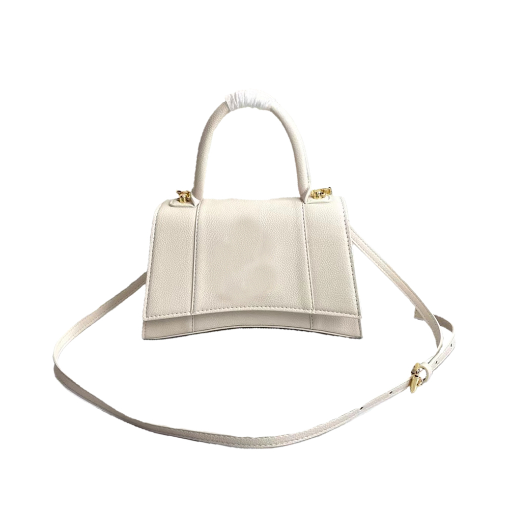 Designer bag L brand Women Crescent hourglass bag 3 colors cowhide Golden hardware handbags female Crossbody handbag genuine leather shoulder bags Purse M50799, Supplementary price
Designer bag L brand Women Crescent hourglass bag 3 colors cowhide Golden hardware handbags female Crossbody handbag genuine leather shoulder bags Purse M50799, Supplementary price