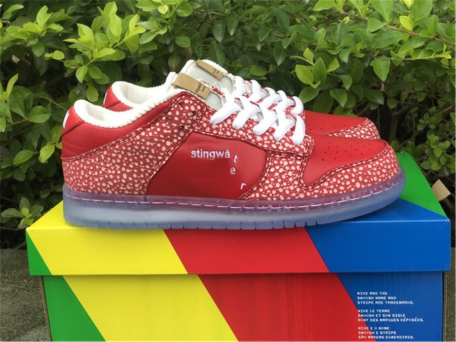 Authentic Stingwater Magic Mushroom Dunk Outdoor Shoes Men Women Low University Red White SB Sean Cliver Travis Scott StrangeLove Chunky Dun
Authentic Stingwater Magic Mushroom Dunk Outdoor Shoes Men Women Low University Red White SB Sean Cliver Travis Scott StrangeLove Chunky Dun