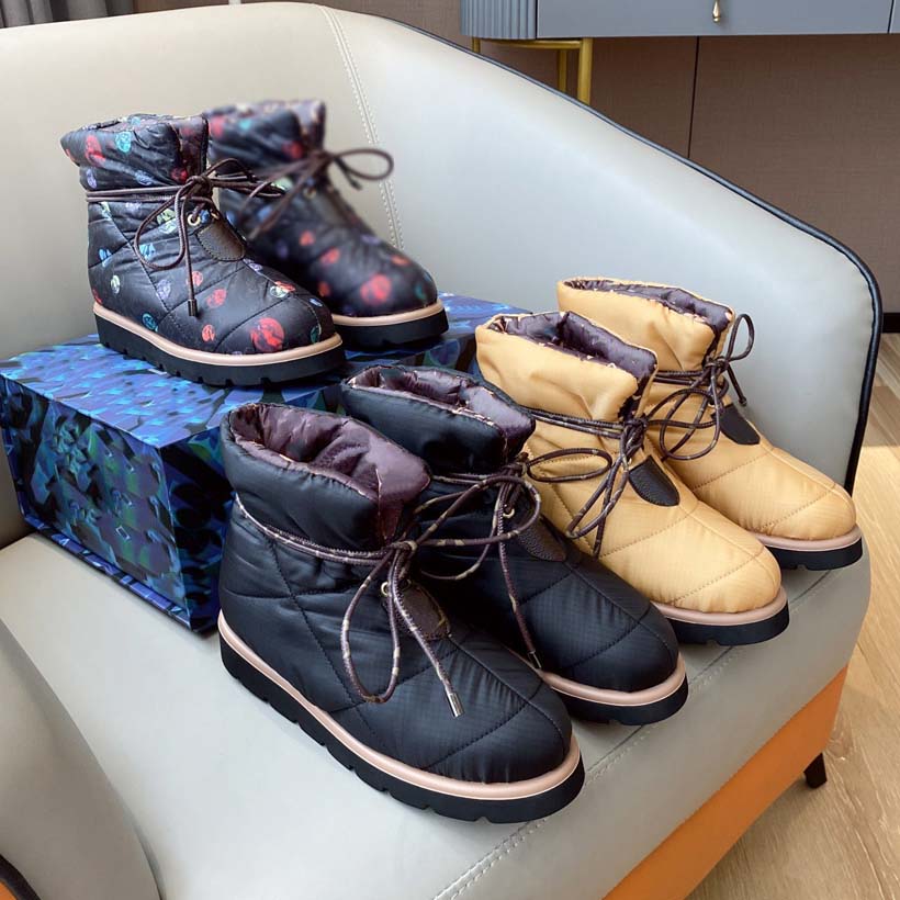 Fashion Women Designer Boots the Comfort Boot Warm Winter Comes in Water-repellent Nylon With Down Filling and Can Be worn Outdoors as Well Indoors, #6
Fashion Women Designer Boots the Comfort Boot Warm Winter Comes in Water-repellent Nylon With Down Filling and Can Be worn Outdoors as Well Indoors, #6