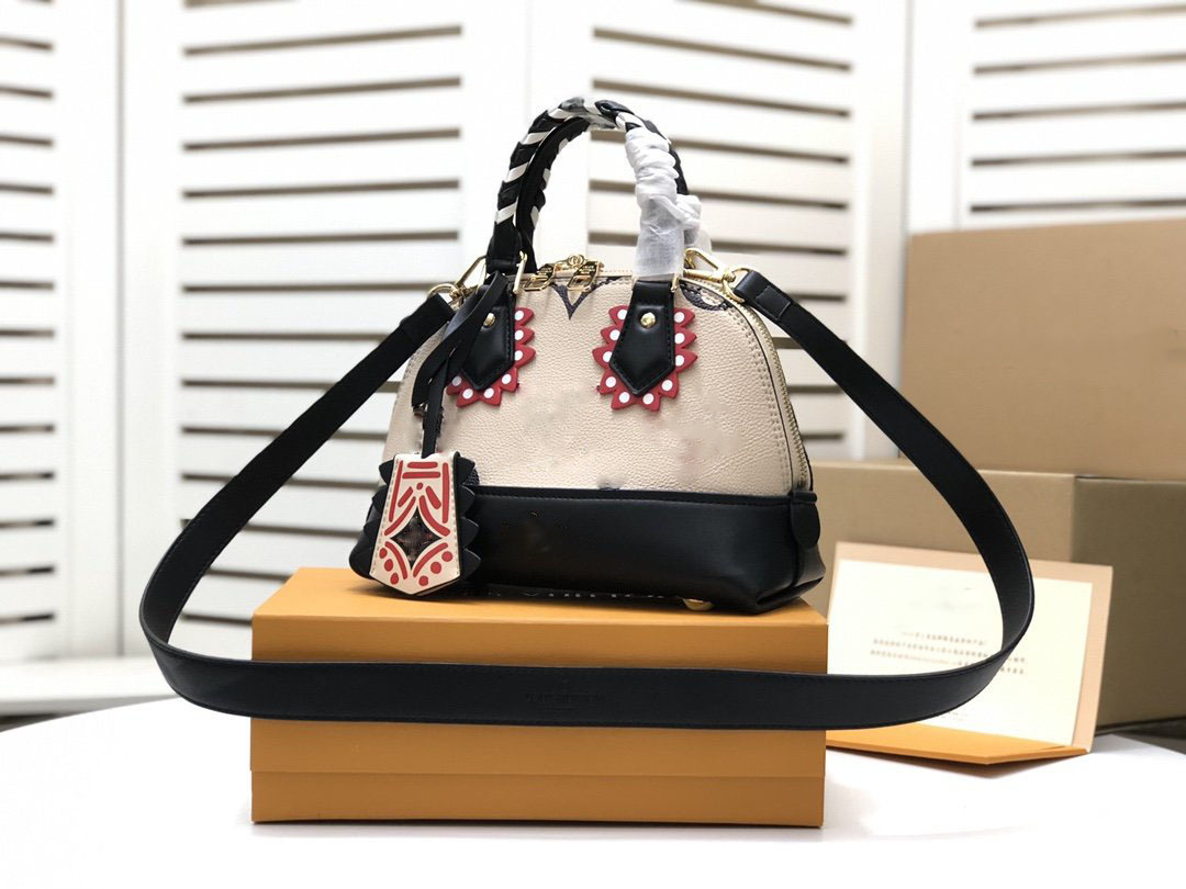 2021 White Fans Graffiti BB Shell Bag Lady's Messenger Bags Handbag Size: 25*18*12 V-121
2021 White Fans Graffiti BB Shell Bag Lady's Messenger Bags Handbag Size: 25*18*12 V-121