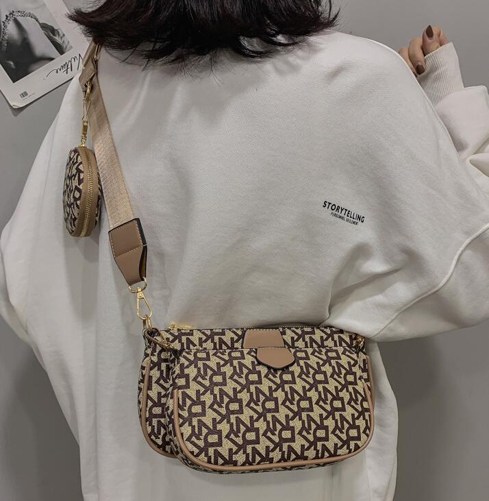 wholesale womens shoulder bags street trend multifunctional leather mahjong handbag winter printing three-piece women handbags sweet geometric messenger bag, Brown(boutique box)
wholesale womens shoulder bags street trend multifunctional leather mahjong handbag winter printing three-piece women handbags sweet geometric messenger bag, Brown(boutique box)
