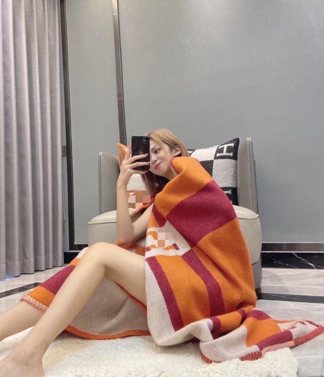 Luxury fashion classic letter pattern Throw Blanket shawl cashmere wool color matching striped 6 colors available size 170*135cm for Home office outdoor
Luxury fashion classic letter pattern Throw Blanket shawl cashmere wool color matching striped 6 colors available size 170*135cm for Home office outdoor