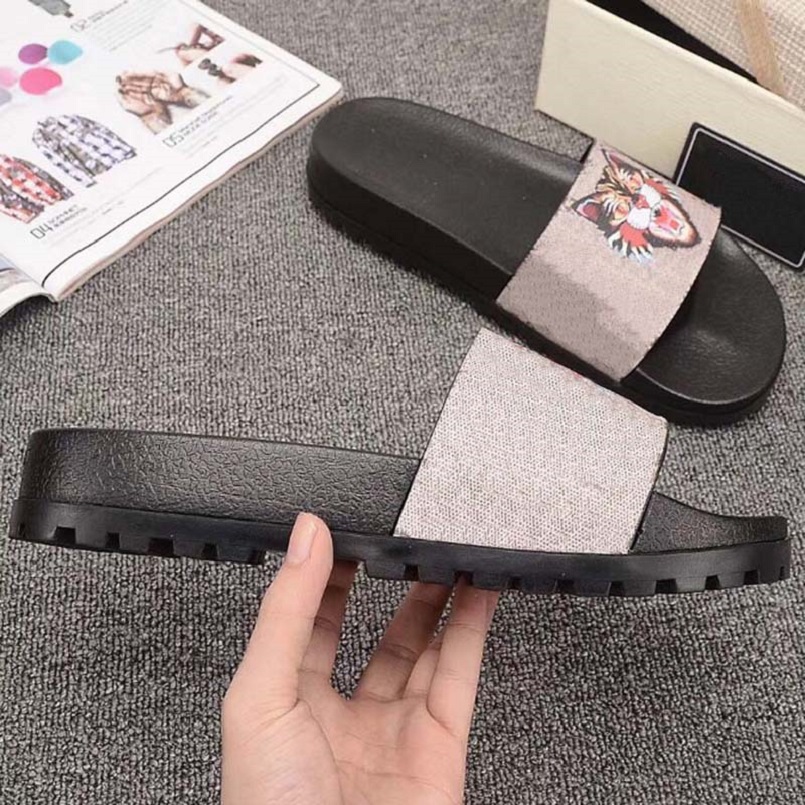 Pairs Fashion animal Slipper Gear Bottoms Man Striped rubber Sandals Causal Non-Slip Summer Huaraches Slippers for woman Flip Flops Quality With Box 35-45 02, #38
Pairs Fashion animal Slipper Gear Bottoms Man Striped rubber Sandals Causal Non-Slip Summer Huaraches Slippers for woman Flip Flops Quality With Box 35-45 02, #38