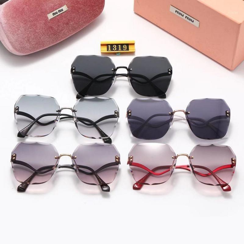 Luxury Mirror Brand Designer Sunglasses Female/Male Classic Metal Square Glasses Personalized Fashion Rimless
Luxury Mirror Brand Designer Sunglasses Female/Male Classic Metal Square Glasses Personalized Fashion Rimless