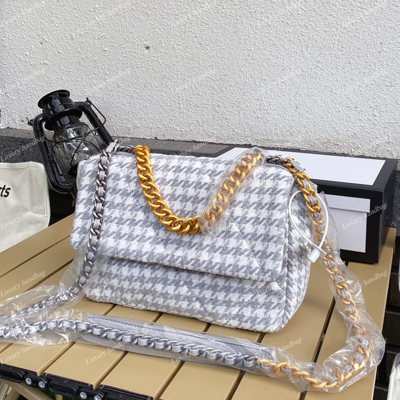designer Classic Flap 19 Series Bags Birds Quilted Tweed Matelasse Chain Crossbody Top Handle Totes 4 Colors Famous Luxury
designer Classic Flap 19 Series Bags Birds Quilted Tweed Matelasse Chain Crossbody Top Handle Totes 4 Colors Famous Luxury