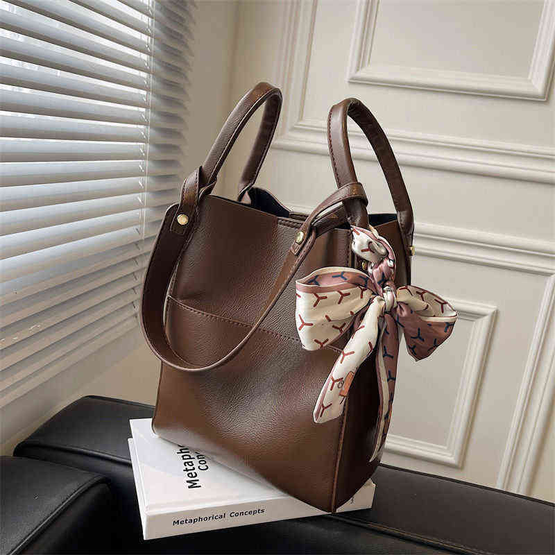 Autumn Winter Bag 2021 Women's Versatile Ins Single Shoulder Advanced Sense Portable Tote Bucket, Khaki
Autumn Winter Bag 2021 Women's Versatile Ins Single Shoulder Advanced Sense Portable Tote Bucket, Khaki