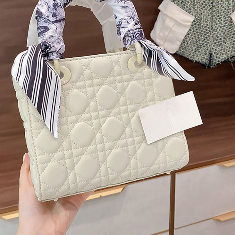 Top 3A brand mini designer luxury belt box lady shoulder bag leather houndstooth fabric CrossBody saddle high quality handbag
Top 3A brand mini designer luxury belt box lady shoulder bag leather houndstooth fabric CrossBody saddle high quality handbag