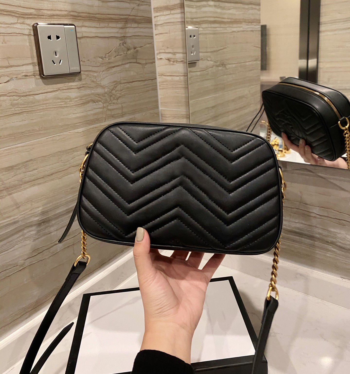 Luxurys Designers Shoulder Bags Fashion Womens Cross Body Letter Handbag Purse Ladies Clutch Wallet Female Chains Crossbody Handbags Classic
Luxurys Designers Shoulder Bags Fashion Womens Cross Body Letter Handbag Purse Ladies Clutch Wallet Female Chains Crossbody Handbags Classic