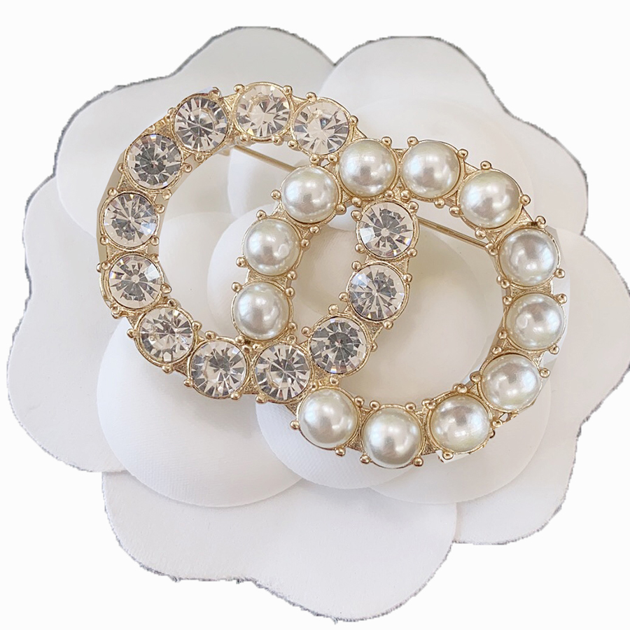 Luxury Designer Brooches Pearls and diamonds Brooch with Stamp High Quality Fashion jewelry L-C18 @yamalang2, Gray
Luxury Designer Brooches Pearls and diamonds Brooch with Stamp High Quality Fashion jewelry L-C18 @yamalang2, Gray