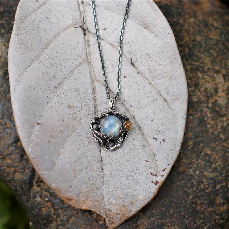 Pendant Necklaces Fashion Luxury Branch Winding Design Blue Crystal Necklace Silver Color Accessories Party Friendship Jewelry Gift
Pendant Necklaces Fashion Luxury Branch Winding Design Blue Crystal Necklace Silver Color Accessories Party Friendship Jewelry Gift