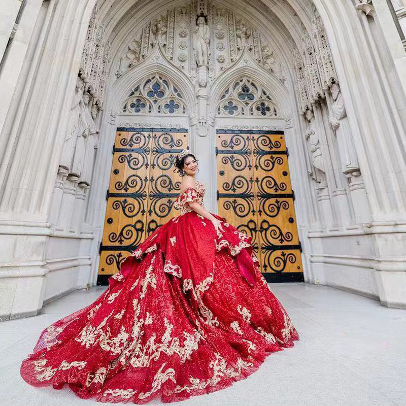 Bling Red Beaded Ball Gown Quinceanera Dresses Sweetheart Neck Lace Appliqued Sweet 15 Prom Party Gowns