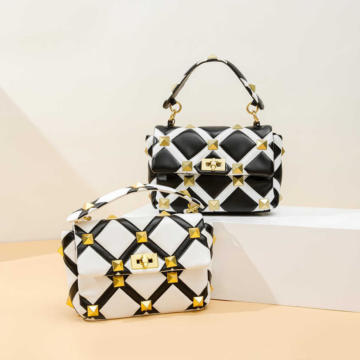 2021 new fashion high style lattice Single Shoulder Messenger women's handbag, White
2021 new fashion high style lattice Single Shoulder Messenger women's handbag, White